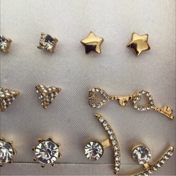 GUESS SPARKLE HUGGIES EARRING SET NWT - Picture 5 of 8